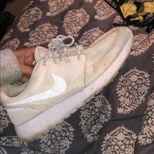 White Roshe Nike Gym Shoes